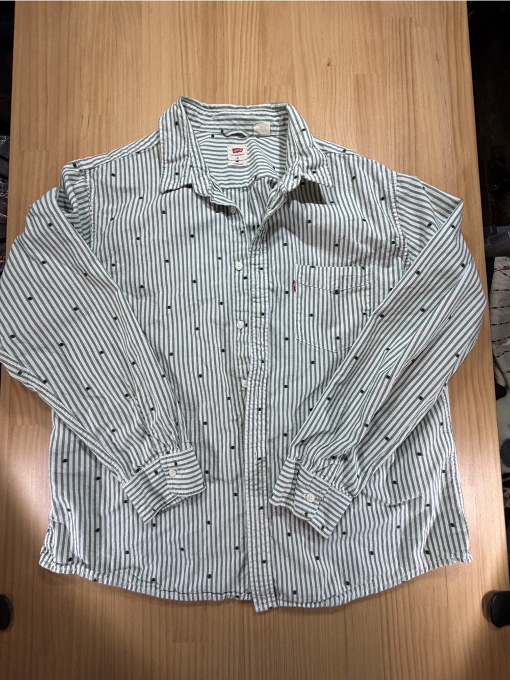 Levi's Men's White Shirt with Black Pinstripes and Black Dot Accents B11 - Picture 2 of 11